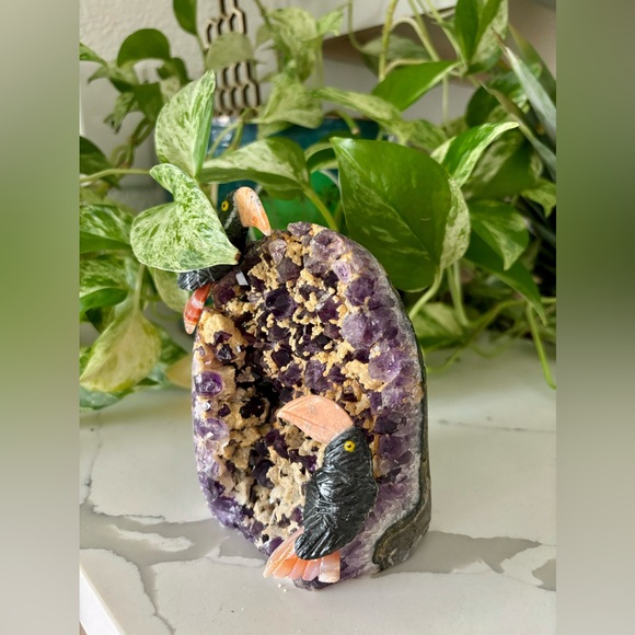 Tucan Carvings on Amethyst - Picture 4 of 10